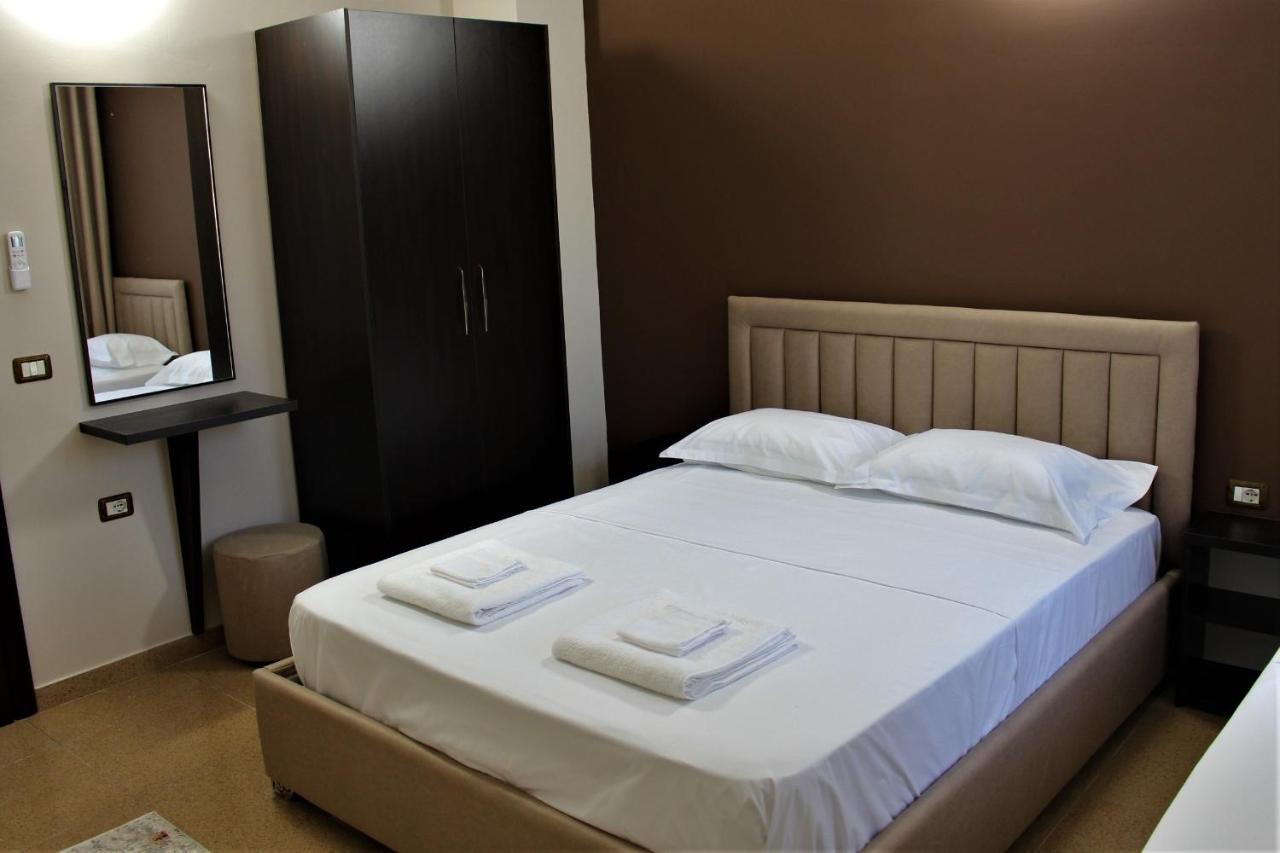 Hotel Vila Maledhi Berat Buitenkant foto