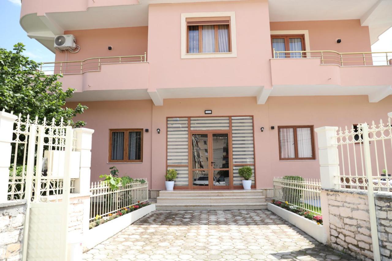 Hotel Vila Maledhi Berat Buitenkant foto