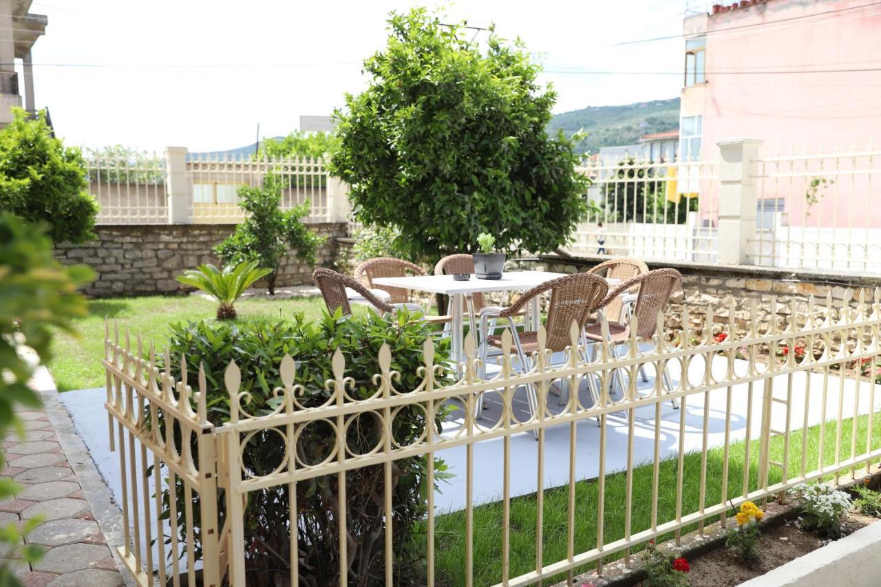 Hotel Vila Maledhi Berat Buitenkant foto